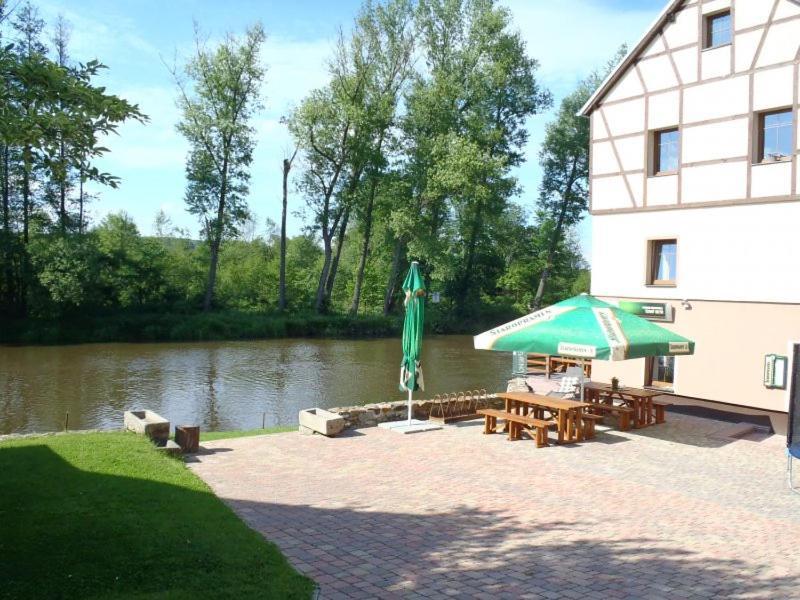 Penzion Cerny Mlyn Sokolov Brezova  Buitenkant foto